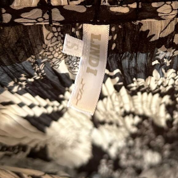 Lindi Sheer Crinkle Crepe Stretchy yet Fitted Black and White Dress - Picture 5 of 7